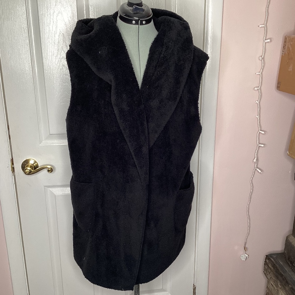 213 by Michel Kim black vest Womens medium